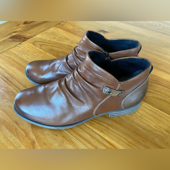 Like New Remonte Zip Leather Ankle Booties - Picture 3 of 9